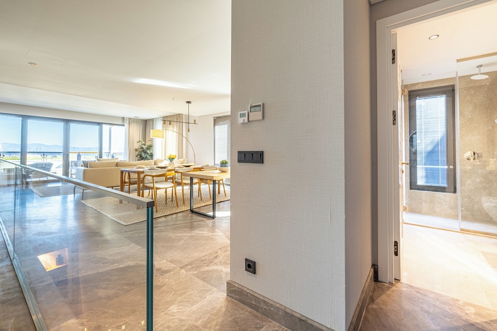 3-Bedroom Beachfront Villa with Hotel Amenities