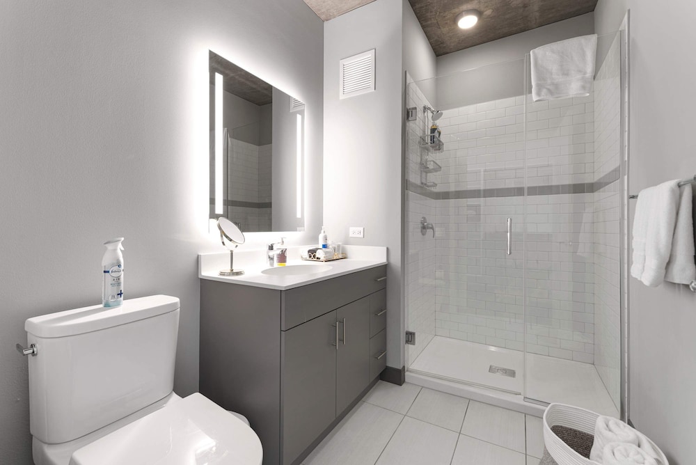 Cloud9 6 apt for 30ppl Fulton Market The Nouveau