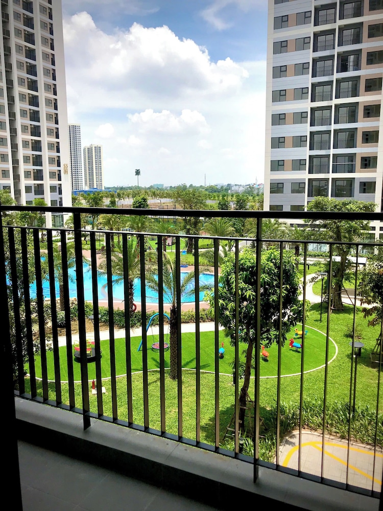 Lyshing Apartment in Vinhomes Grand Park