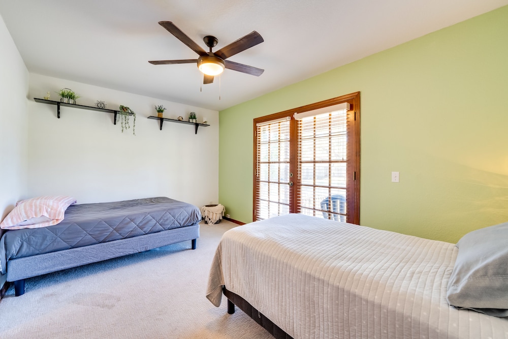 1-acre Backyard & Gym: Spacious Apopka Escape!