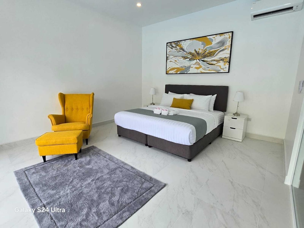 Bougain Villas Salad Beach view 4