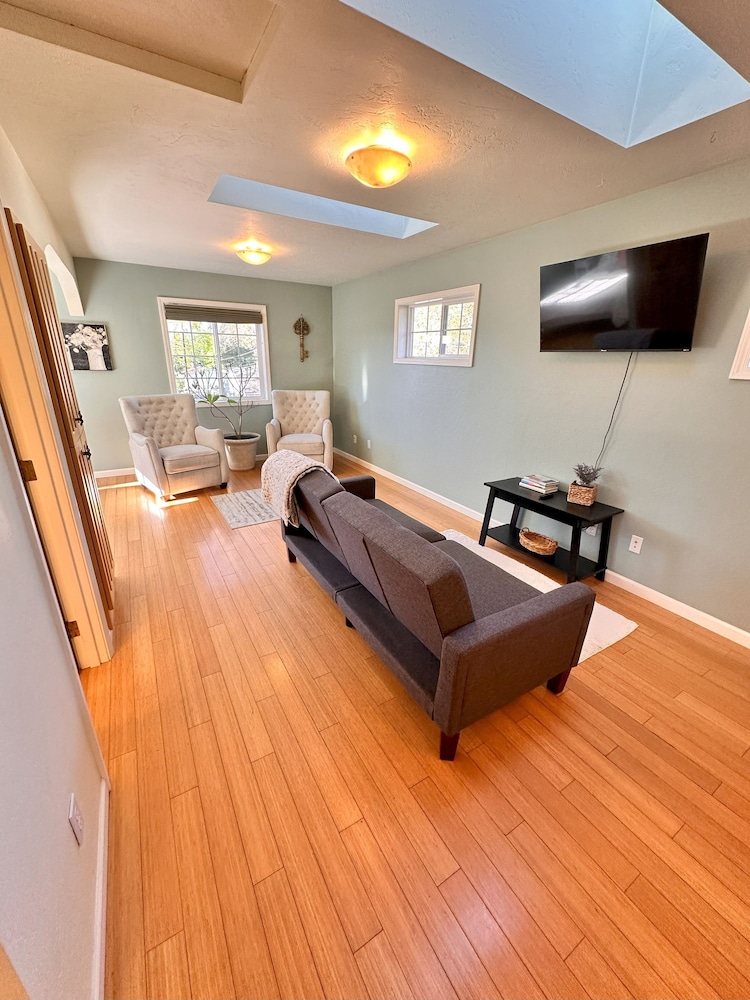 Medford Vacations - Medford Home and 2 Condos With Pool and Hot tub - Property Image 21