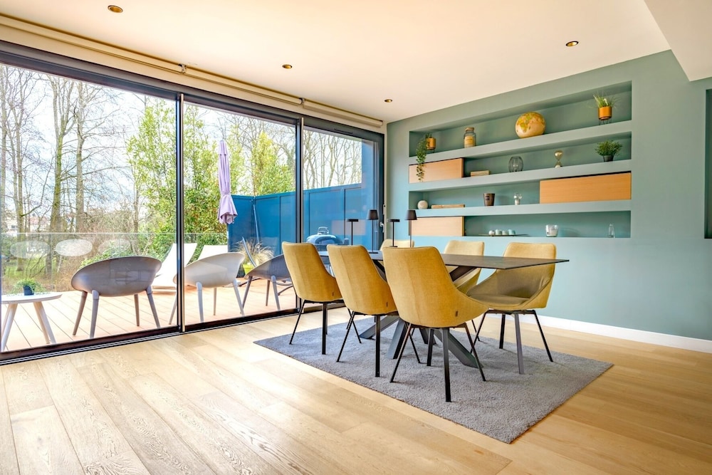 Paris Garden River residence