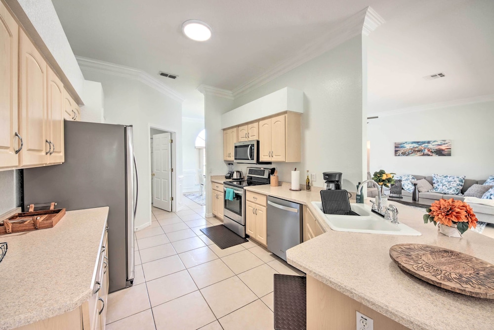 Pool & Fenced Yard: Sebring Retreat