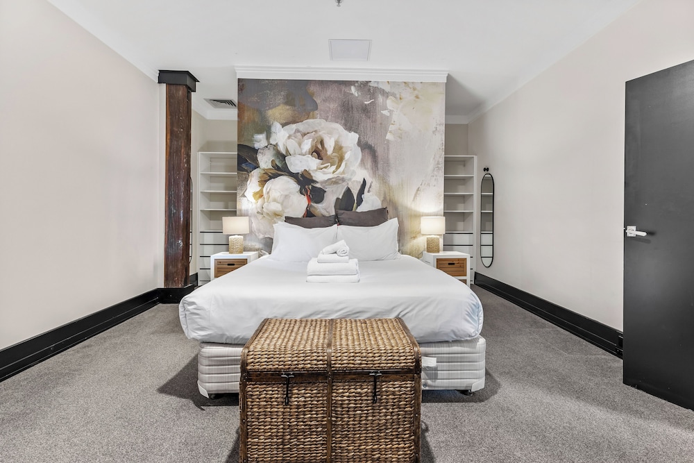 Spacious 2BR in CBD Pool Gym Parking Zodiak Stays