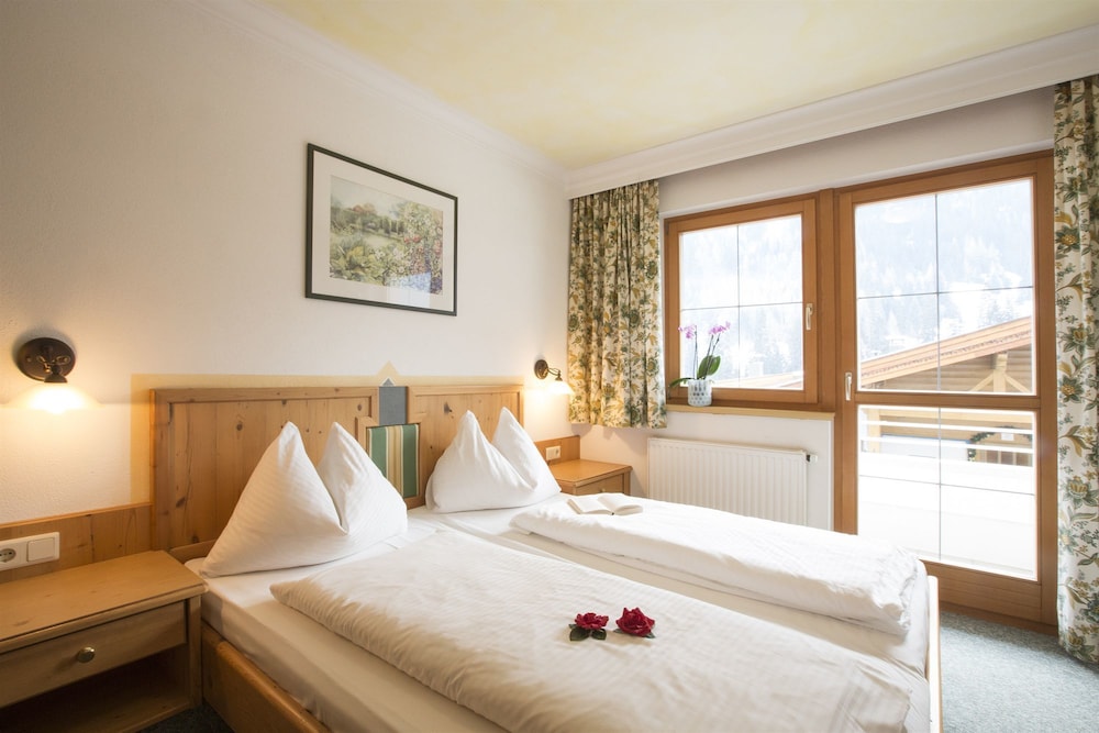Fliana Arlberg Studios and Apartments view 4
