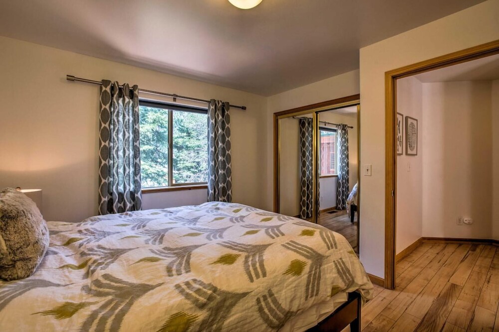 Moosetrack by Avantstay Cozy Cabin In The Of Tahoe Donner w/ Hot Tub view 5