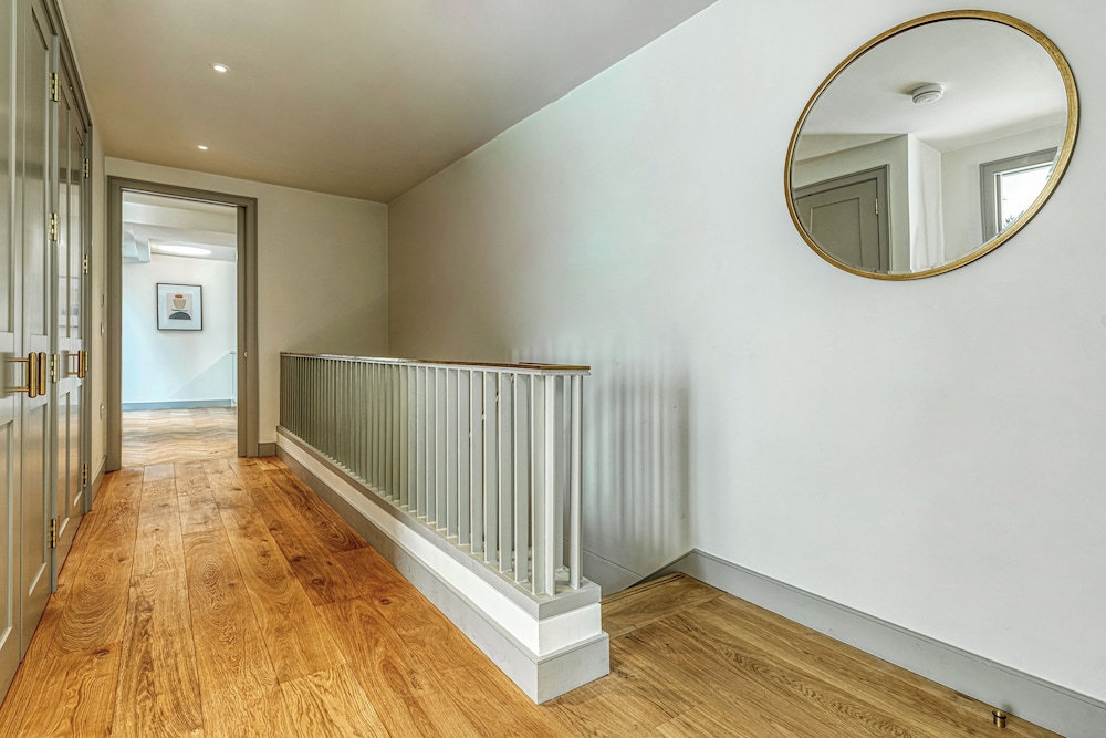 Luxury flats near Big Ben and London Eye