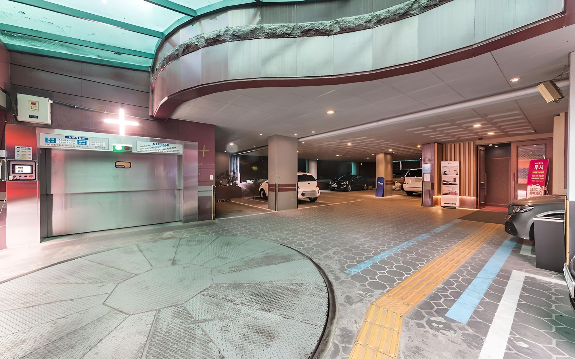 Hanam Lucy Hotel view 2