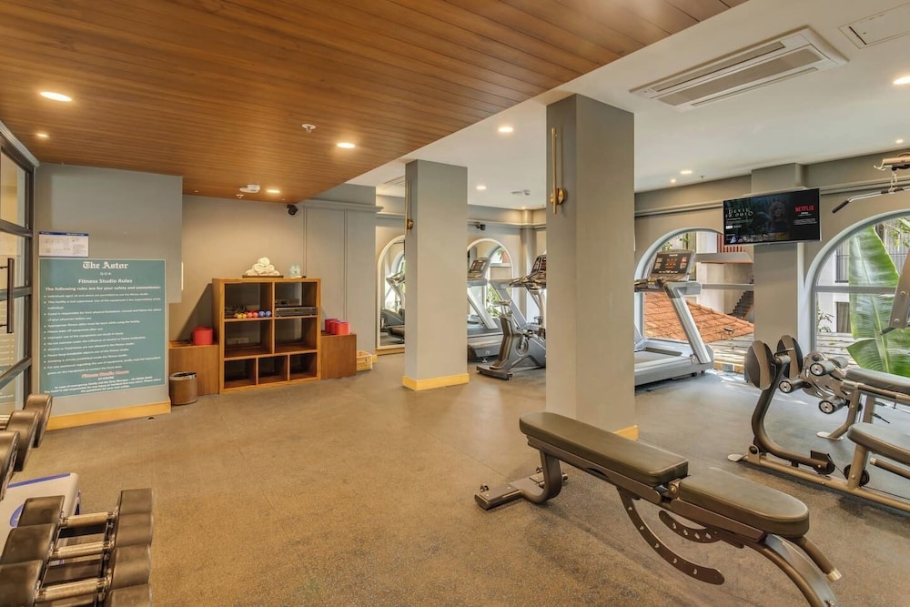 Hidden Gem Luxe Suite w Pool View - 1km to Beach