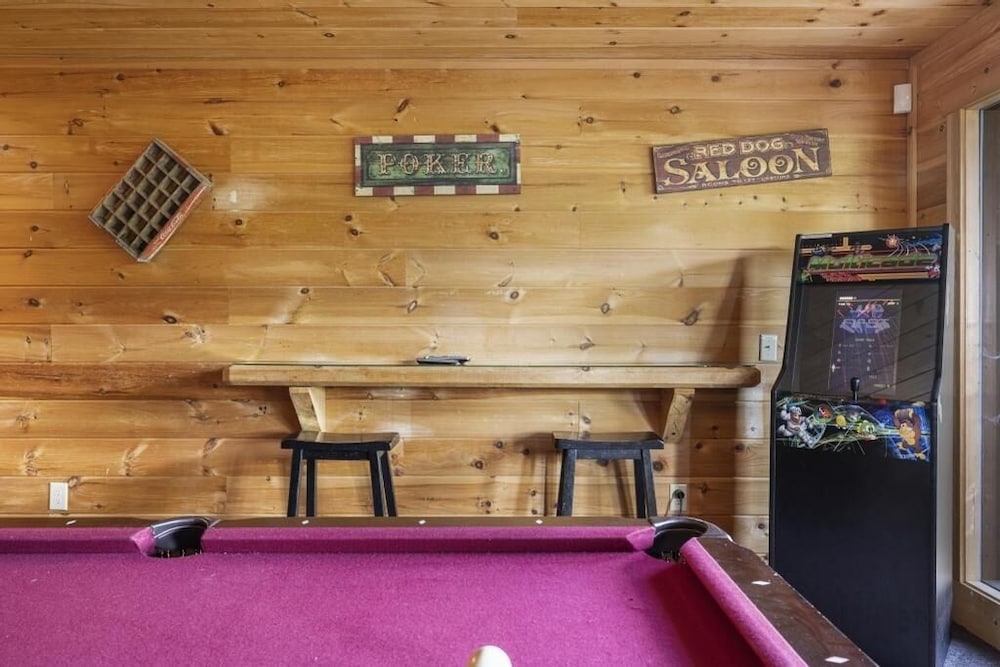 A Peace of Paradise - 3 Bedrooms, 3 Baths, Sleeps 8 Cabin by RedAwning