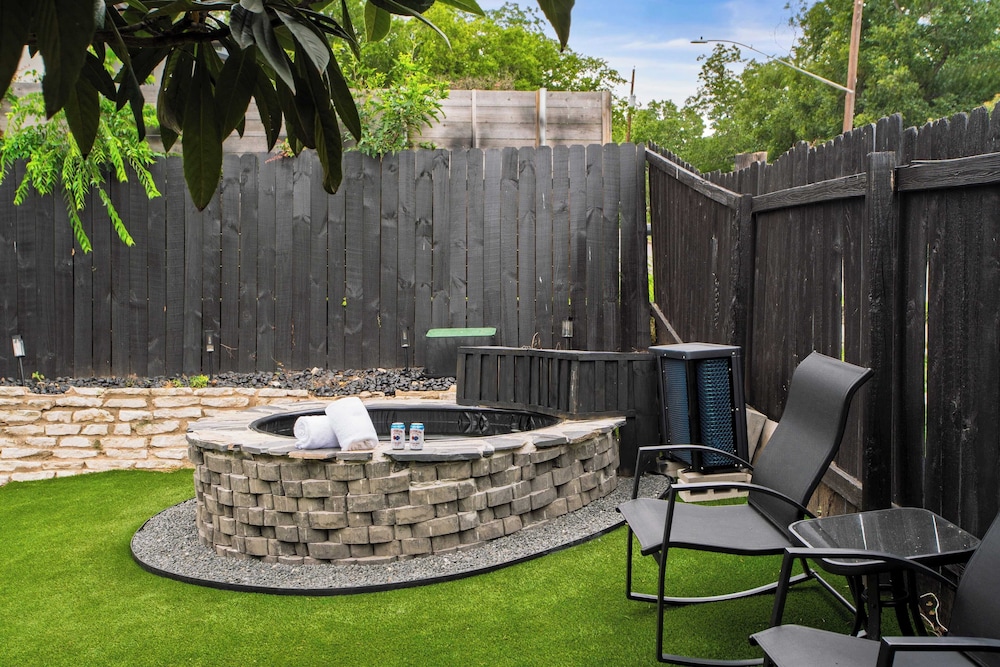 Modern Home w/ Shared Pool, Yard & Prime Location Fairlawn Lane B by Avantstay
