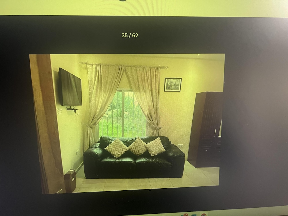 4bed Villa Sleeps 8 - Wifi, Parking, Garden view 3