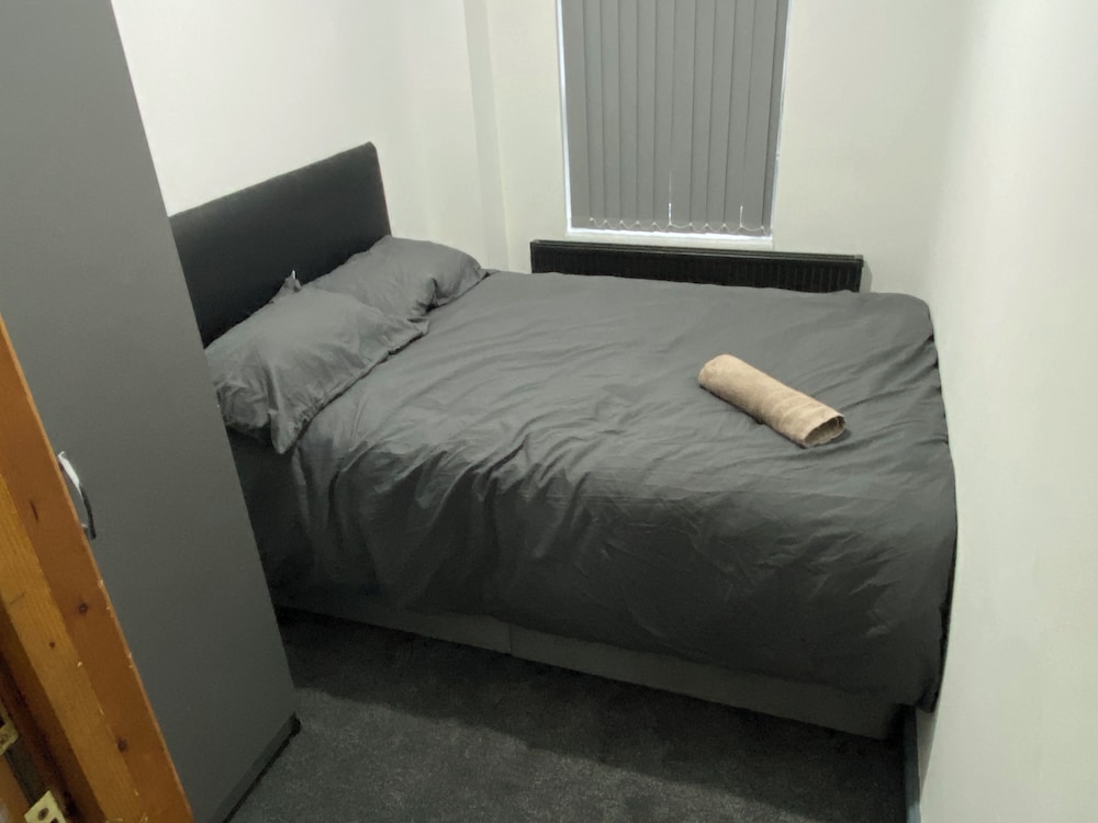 Room in Guest Room - Big Room Near Coventry City Centre view 2