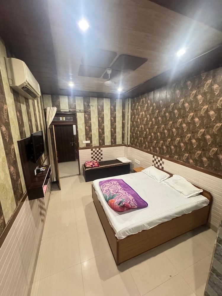 Hotel Aapno Shyam And Restaurant