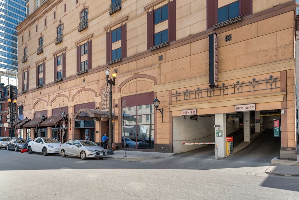 Michigan Ave 2BR Balcony Exclusive Access