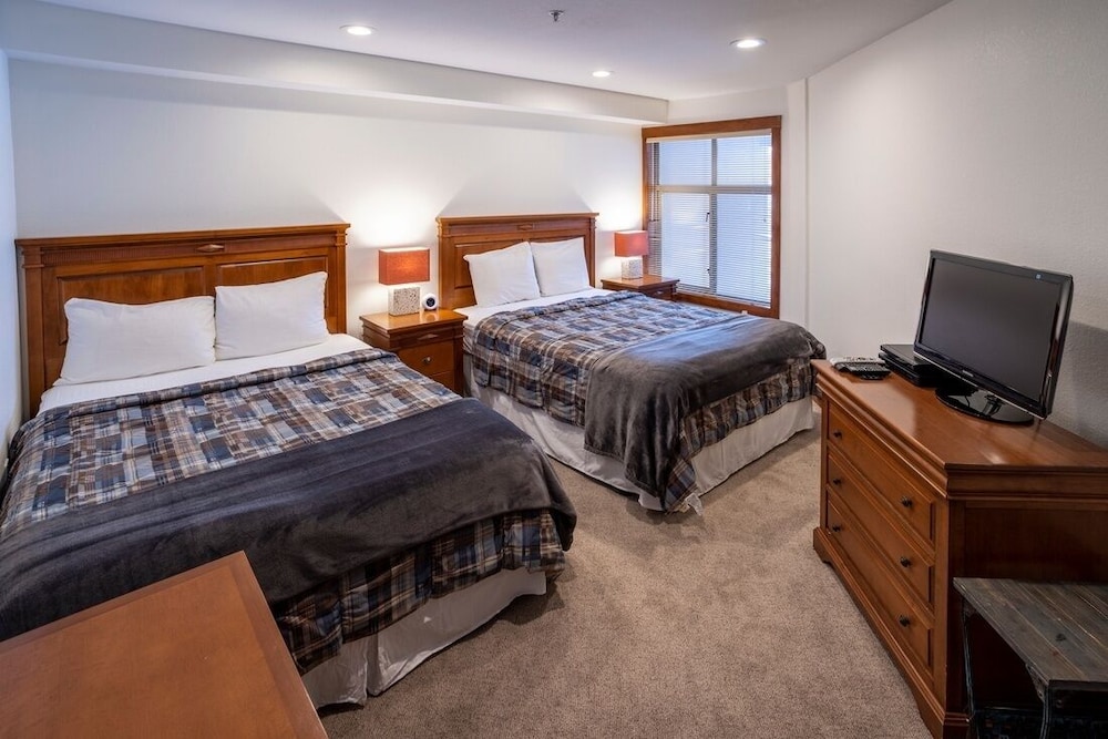 3419b - Double Queen Standard Powderhorn Lodge Suite
