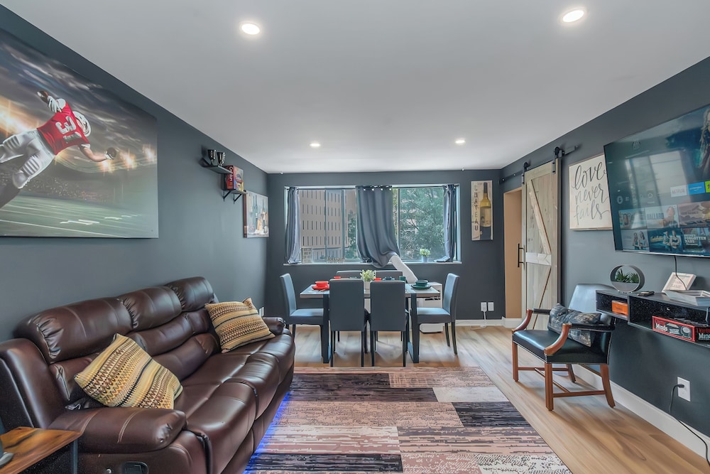 Lux 2BR Condo w/ King Beds DTWN