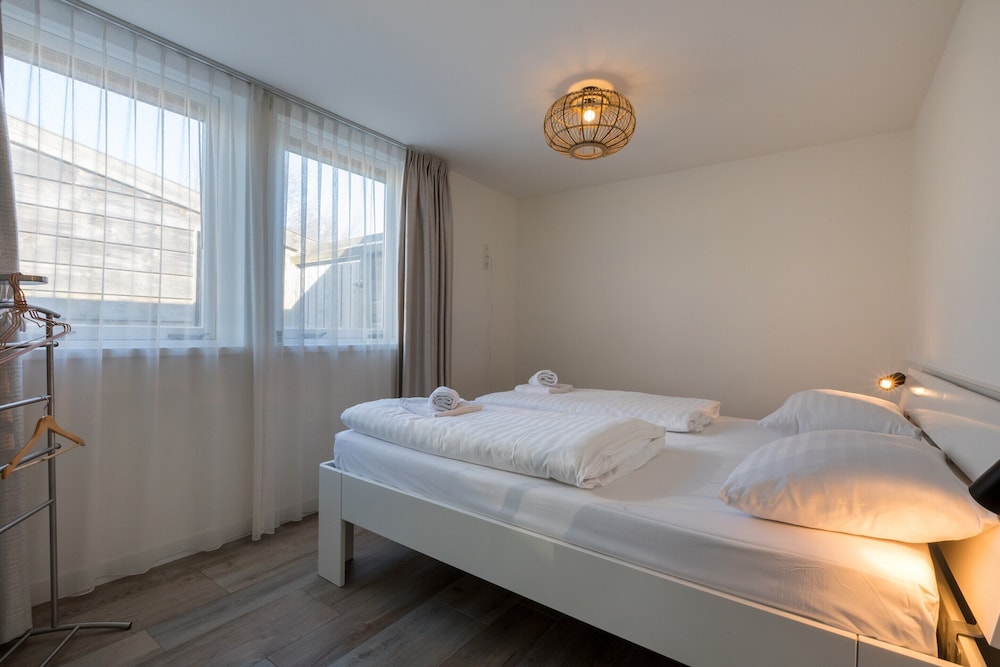 Holiday Home for 8 near Seaside Resort of Oostkapelle-Vrouwenpolder