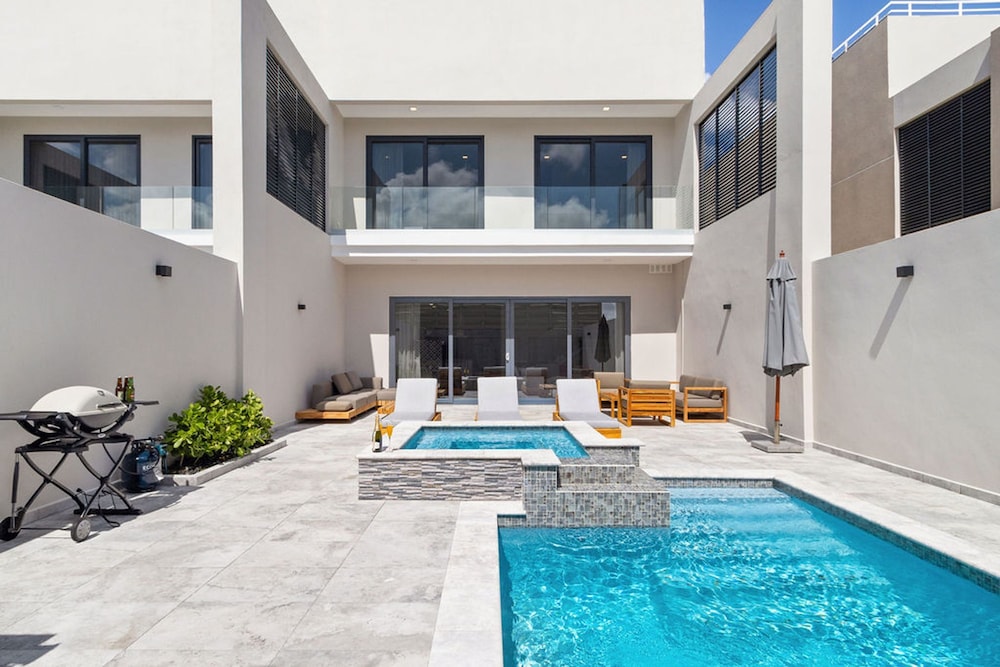 High-end Villa Walk to Beach Pool Ocean View