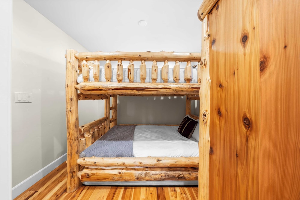 Secluded Incline Village Stay w/ Deck Near Diamond Peak & Lake Cloud 9 and 1/2 by Avantstay