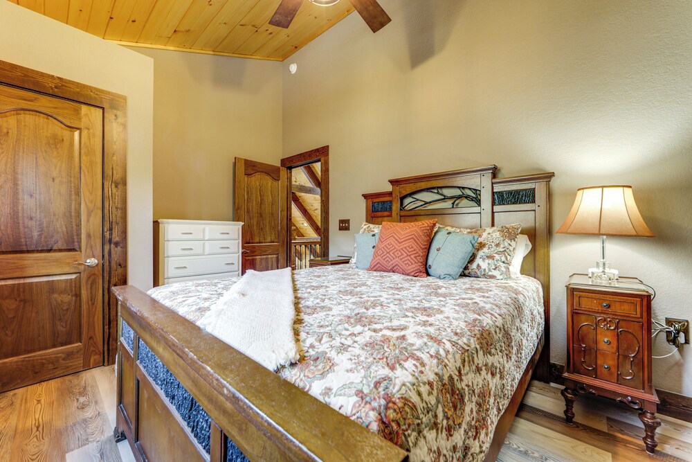 Riverfront Cabin w/ Mtn Views in Robbinsville