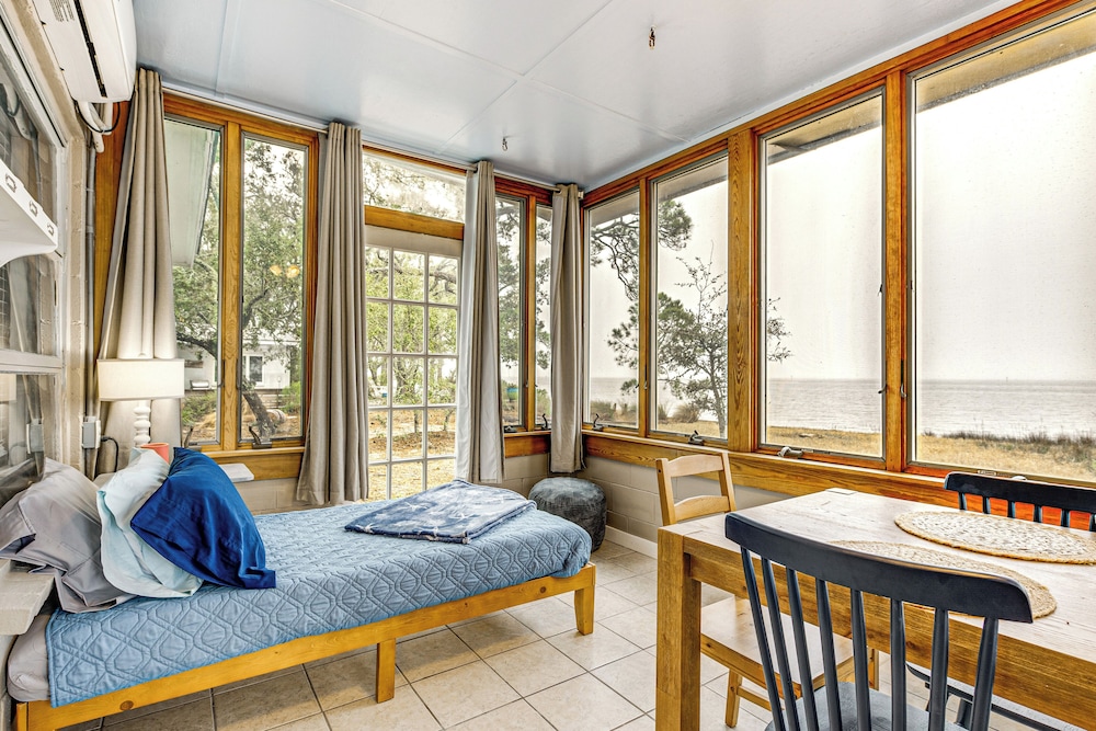 Relax & Refresh: Waterfront Cottage in Panacea
