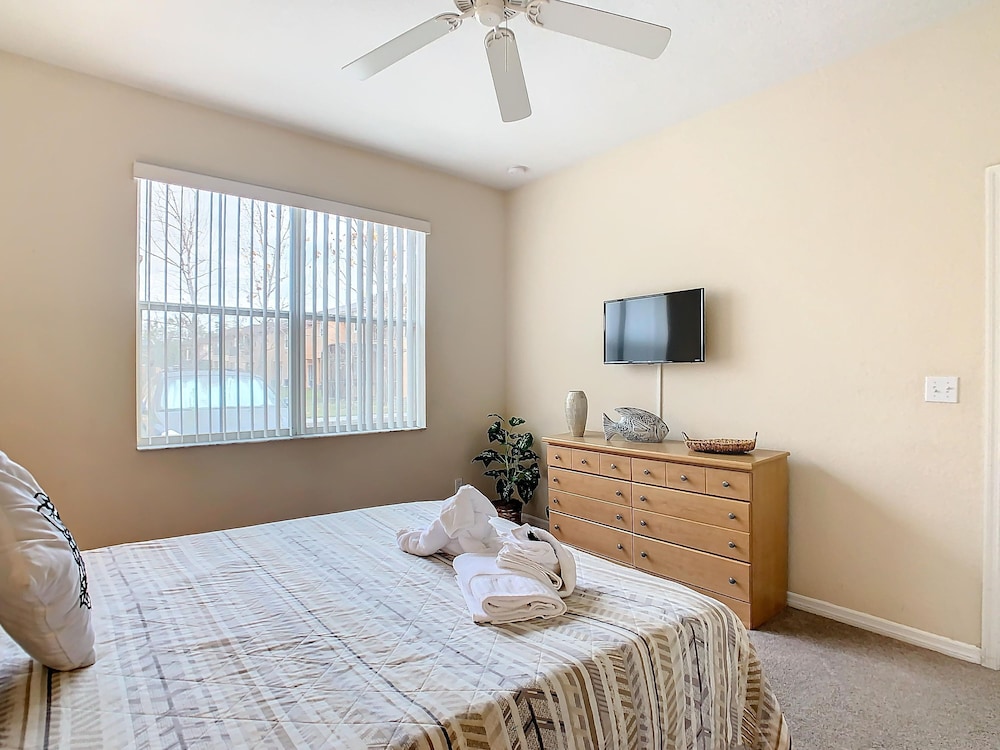 Family Getaway 4BR Townhome by Old Town