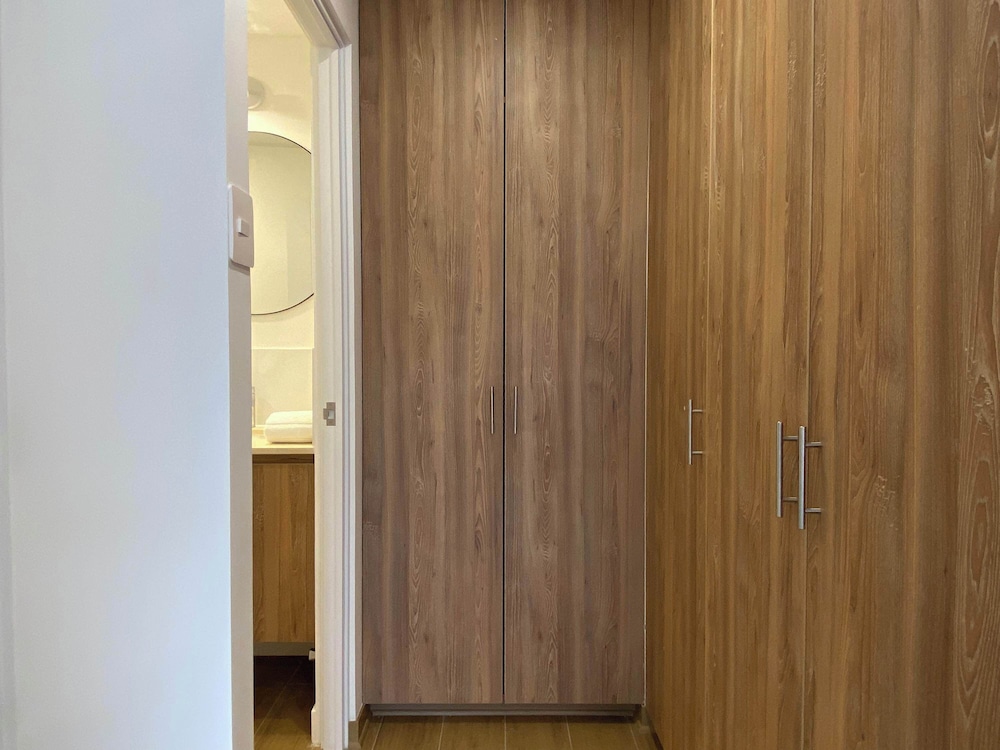 w Refined 1BR in the Heart of Miraflores