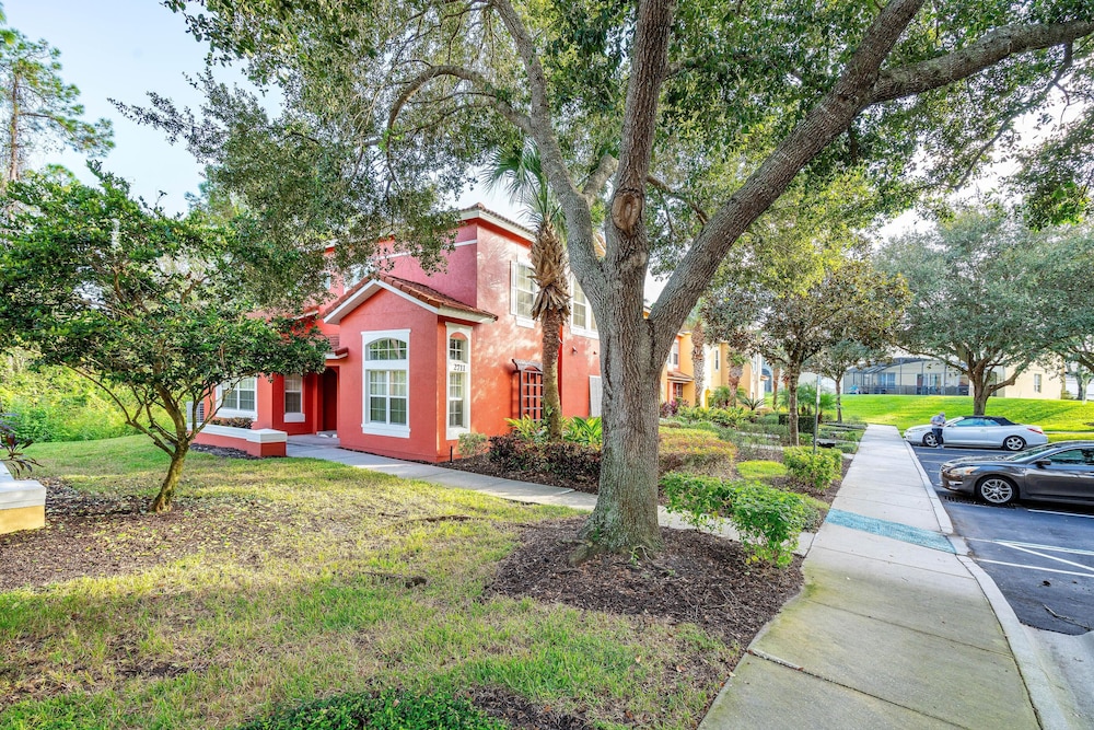 Orlando and Kissimmee Town homes by MyOrlandoStay