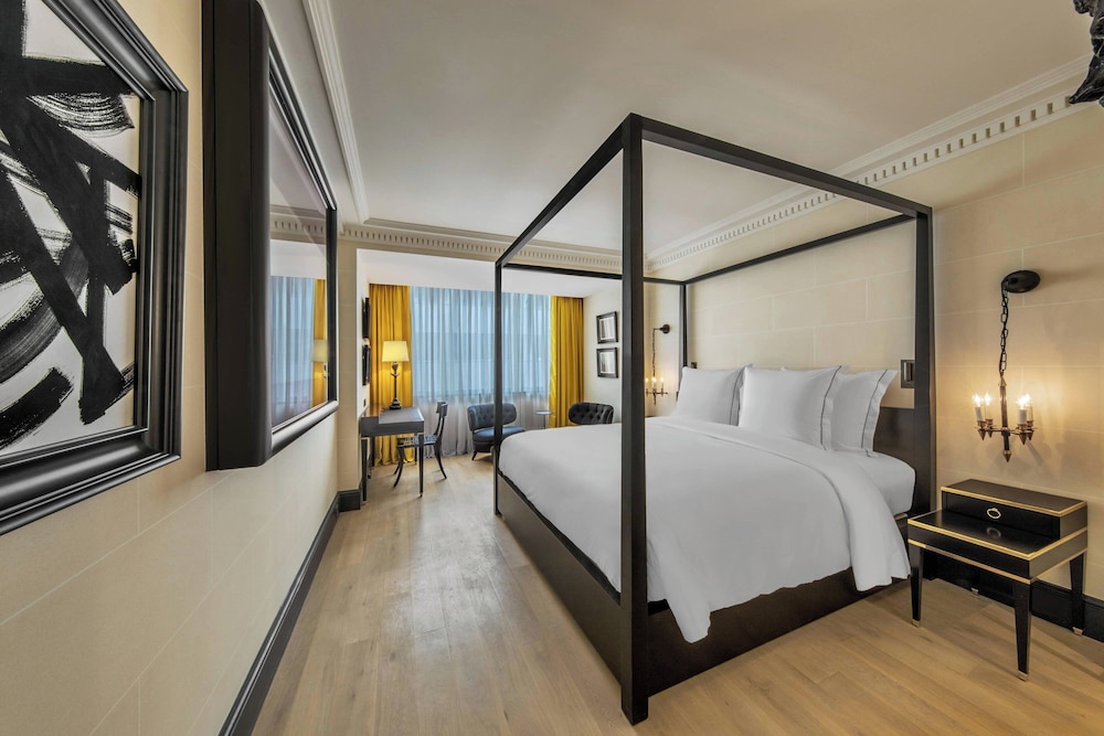 Hôtel de Berri Champs-Élysées, a Luxury Collection Hotel