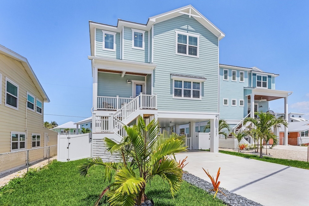 209 Seabreeze Escape: NEW Spacious 5-Bedroom Pool Home 5 Home