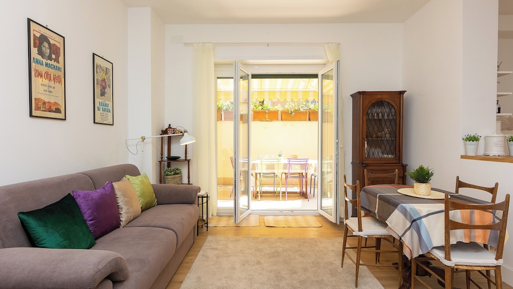 Annietta Apartment
