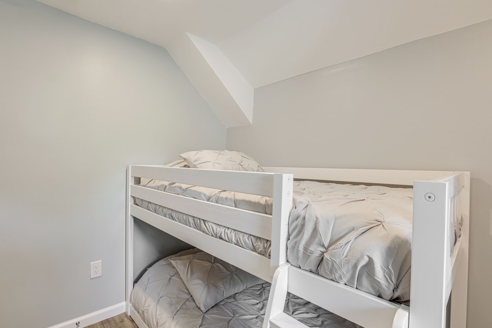 Group Getaway w/ Games & Patio in Philadelphia!