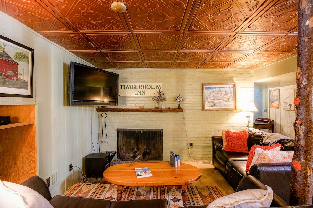Timberholm Inn