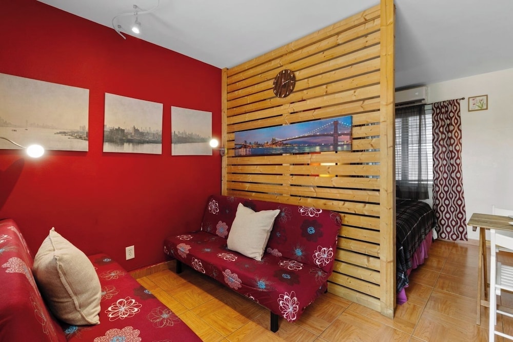 1BR Pet-friendly Studio Parking & Backyard BBQ