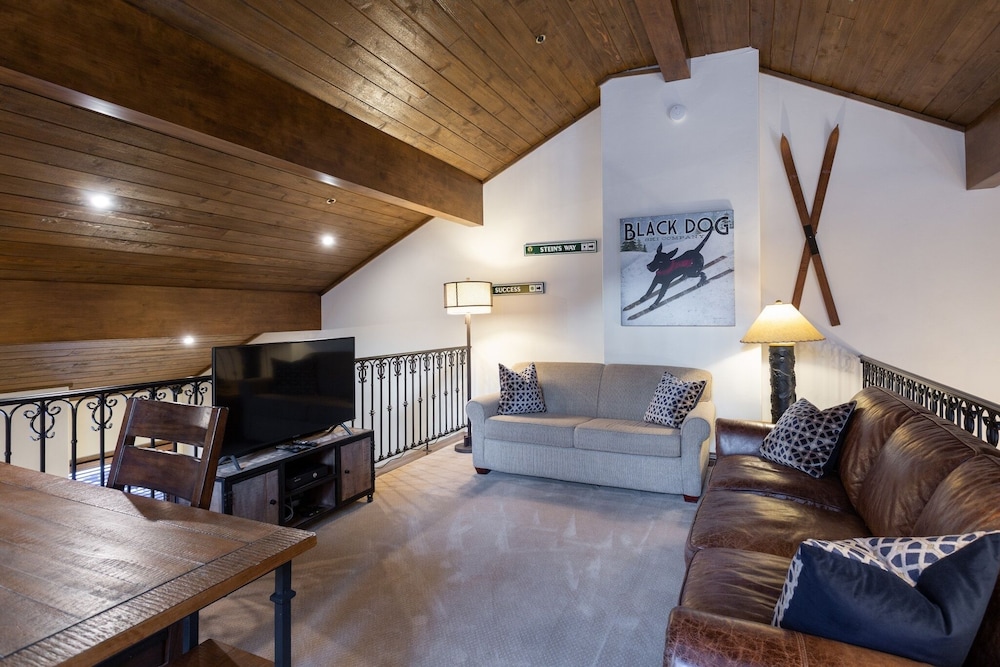 Ridgepoint at Deer Valley Resort - Three Bedroom with Hot Tub #124 3 Condo