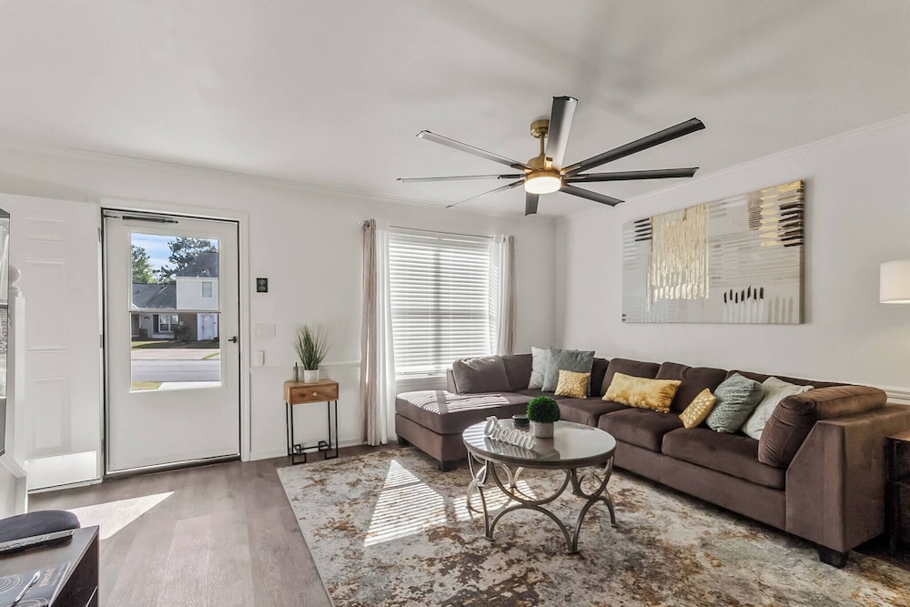 Day Dreamer Minutes to Stadium With Fire pit and Parking