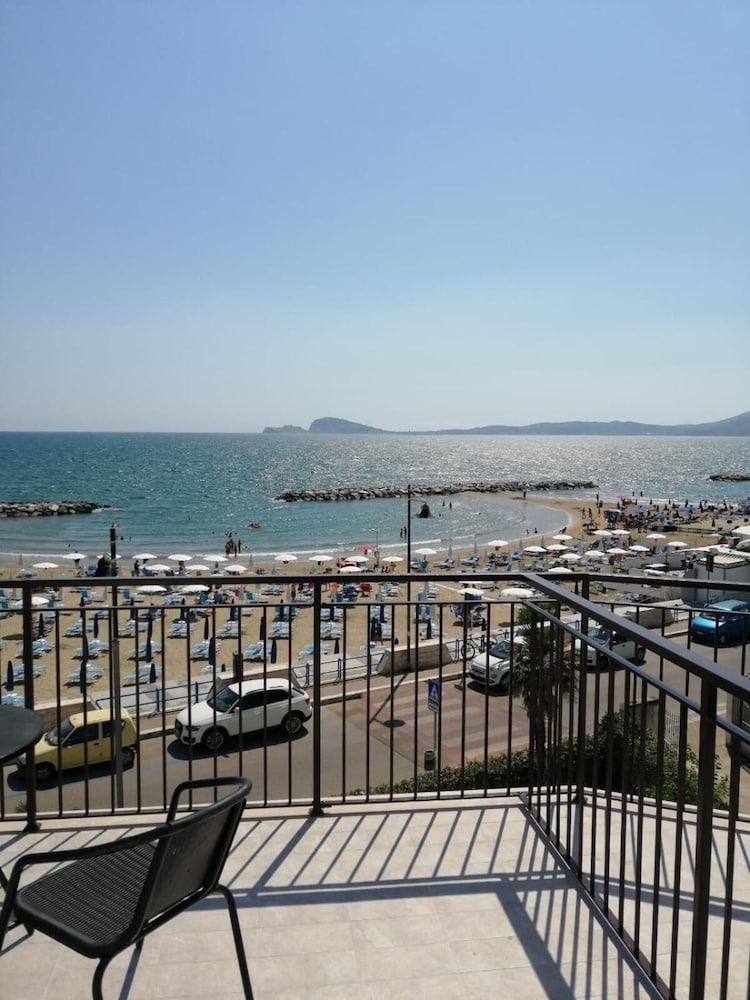 Hotel Tirreno