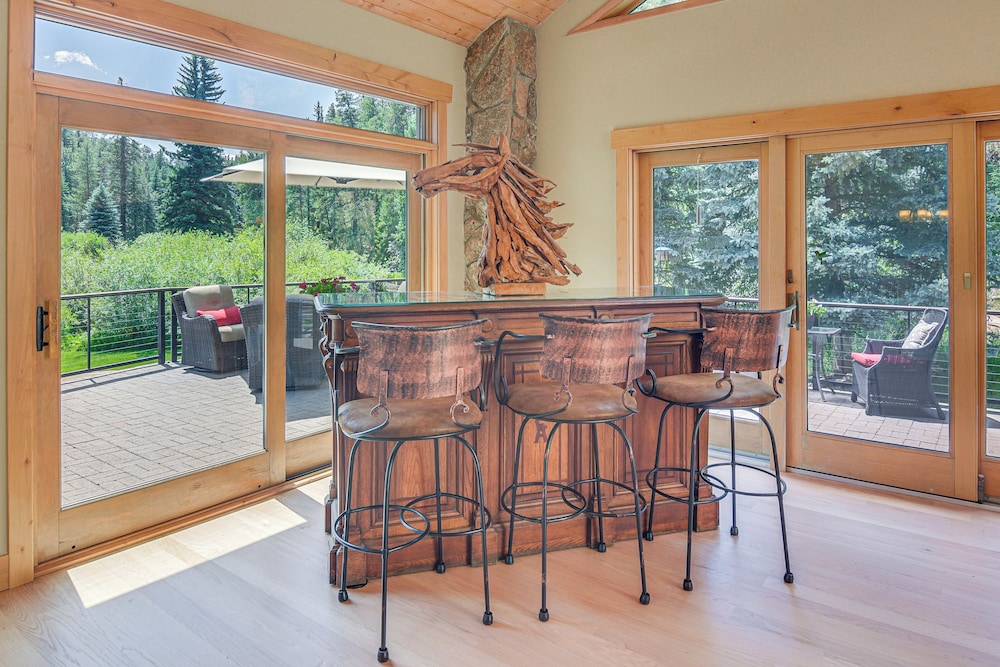 Stunning Mtn Views, Private Stream: Evergreen Gem!