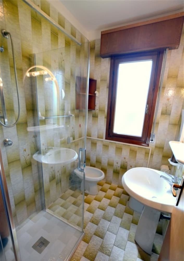 Three Room Flat With Wi-fi and Private Parking Space 100mt From Lignano Beach