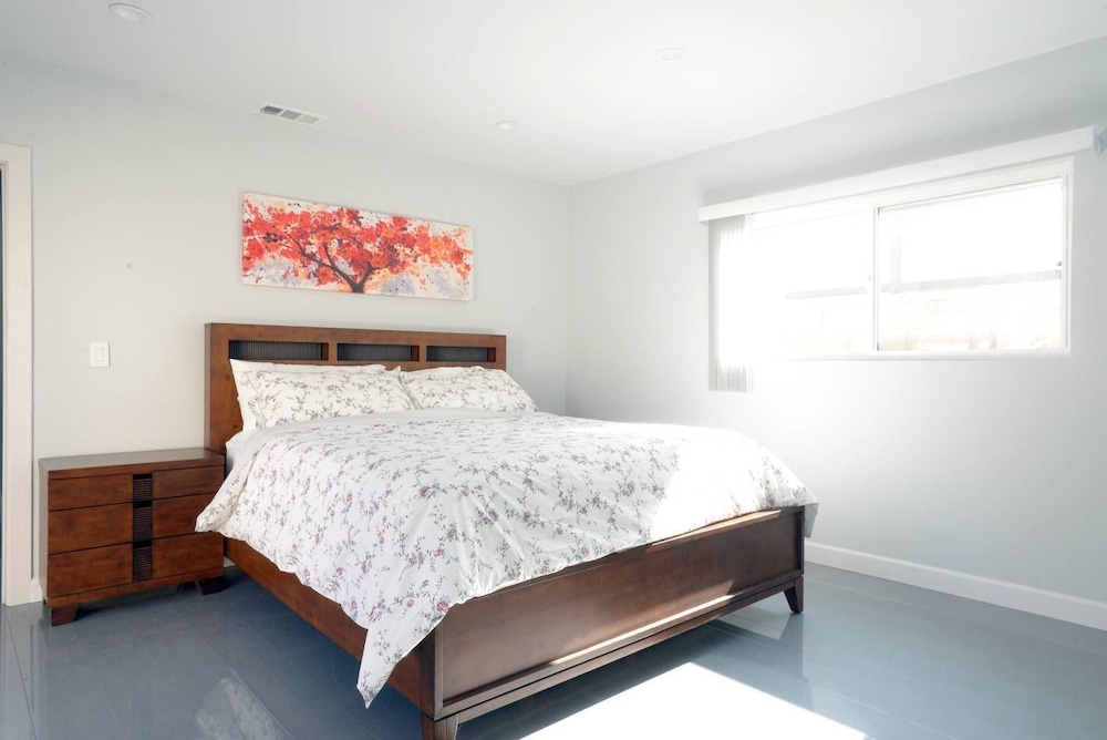 North Hollywood Vacations - Bright Spacious Family House Near Universal Studios - Property Image 26