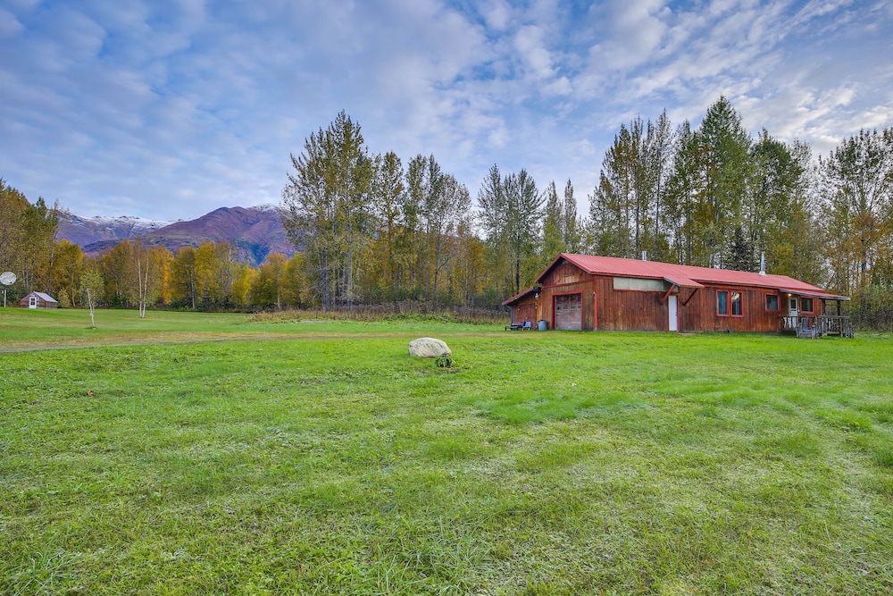 Creekside Cabin < 2 Mi to Hike, Bike & Ski! view 2