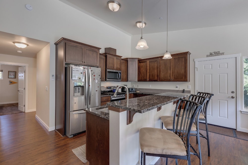 A Re-styled Single Story, 3-bedroom, 2-bath Ranch Style Cabin at Silver Lake