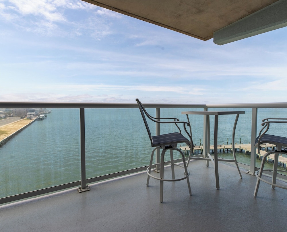 Bay Club Resort by Coolvacay
