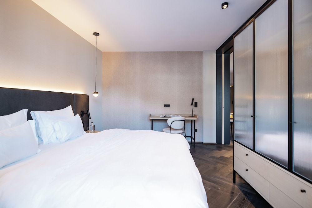 Schwarzer Adler - Concept Living