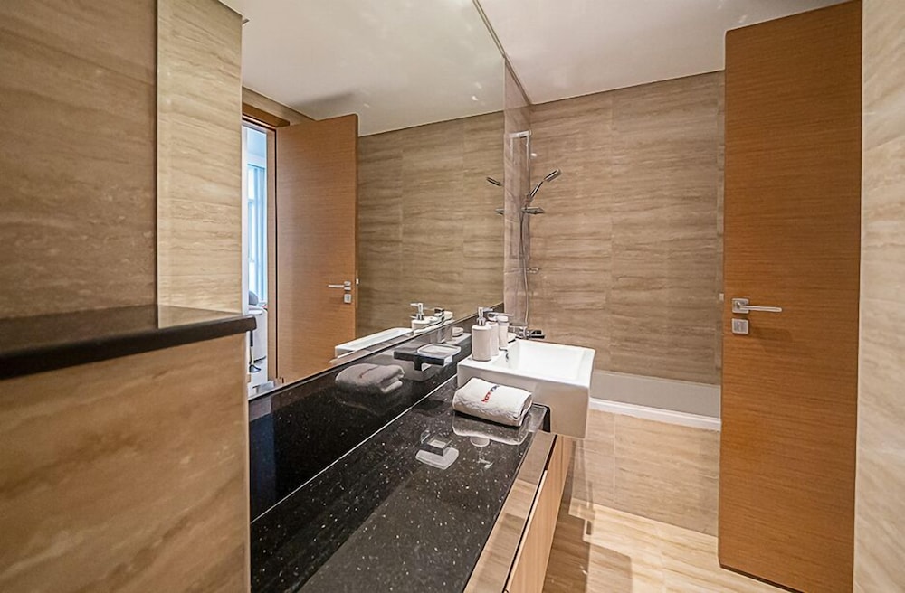 Cozy Luxury 1BR Apt in Business Bay