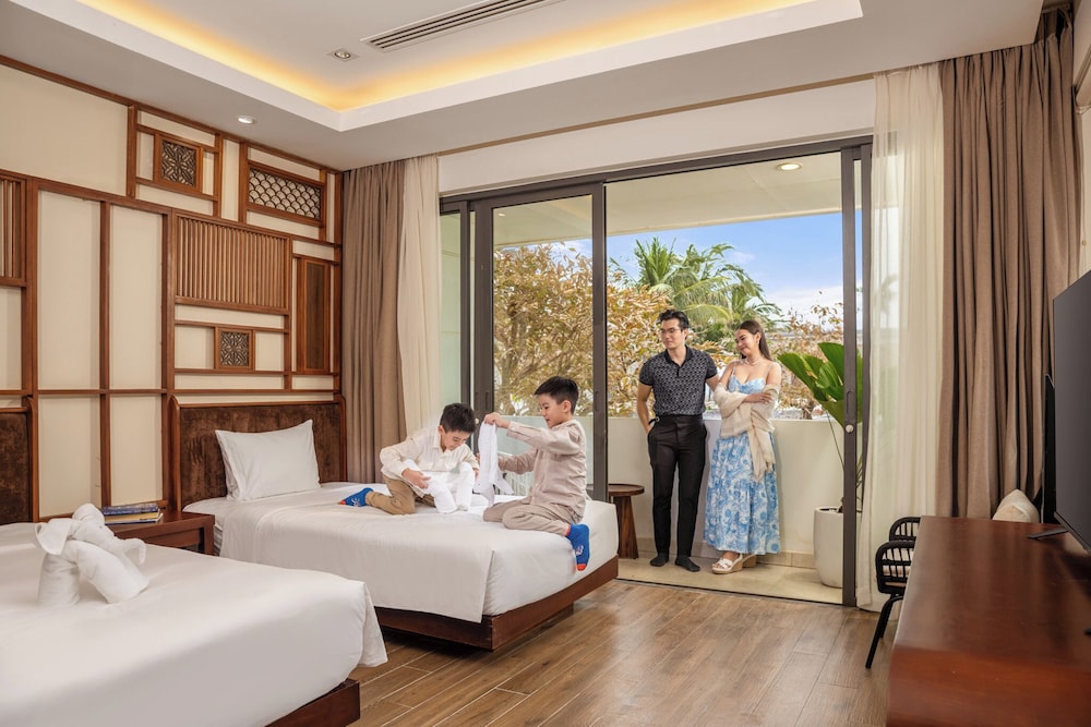Ocean Villa Da Nang 4BR 5 Beds, Private Pool and Kitchen