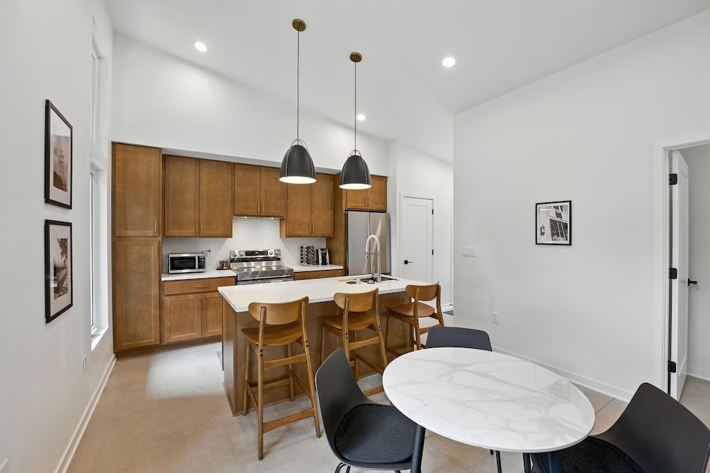 500 House - Unit D 2 Bedroom Townhouse
