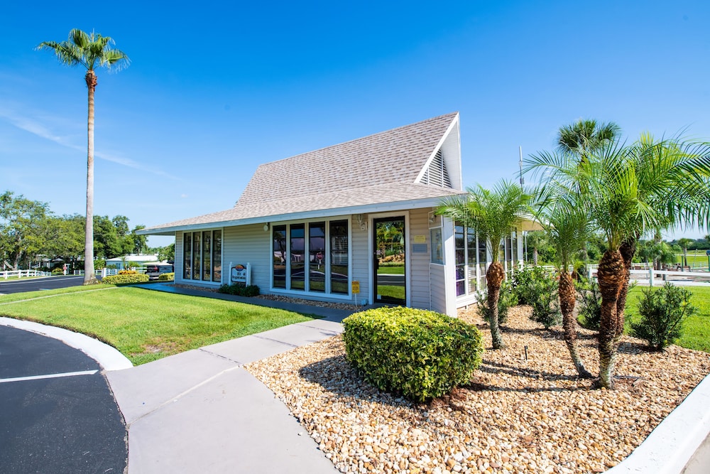 Sebring Vacations - Buttonwood Bay RV Resort - Property Image 32